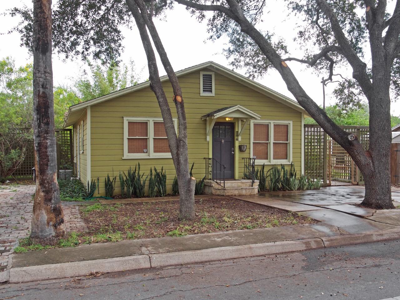 208 N 8th St - Photo 2 of 12