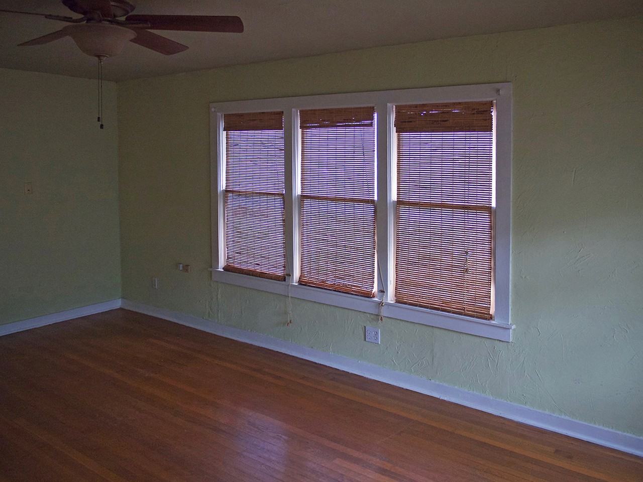 208 N 8th St - Photo 3 of 12