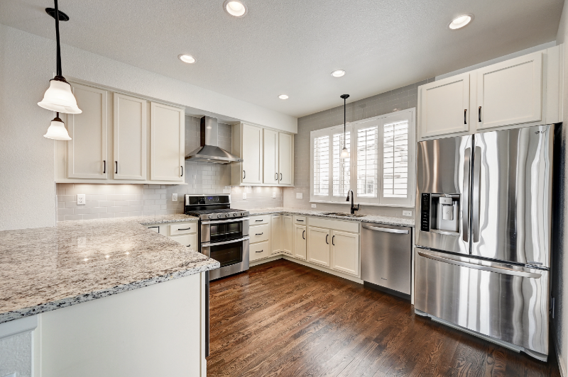 15509 W Washburn Ave - Photo 3 of 12