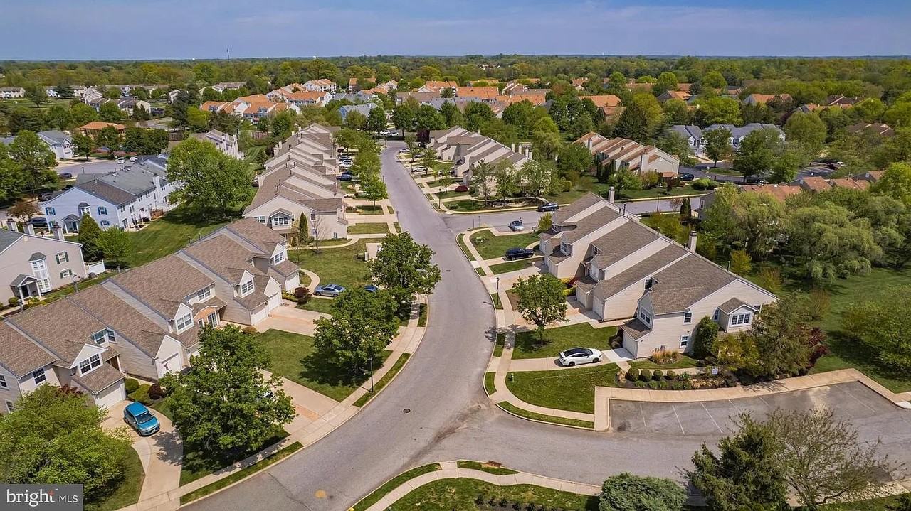 2403 Doral Dr - Photo 2 of 17