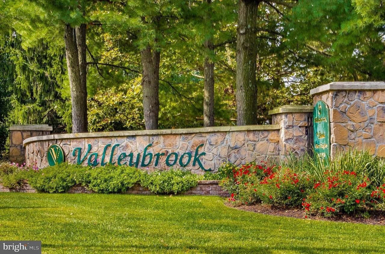 2403 Doral Dr - Photo 3 of 17