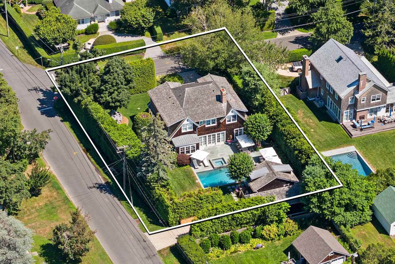 231 Halsey St - Photo 4 of 30