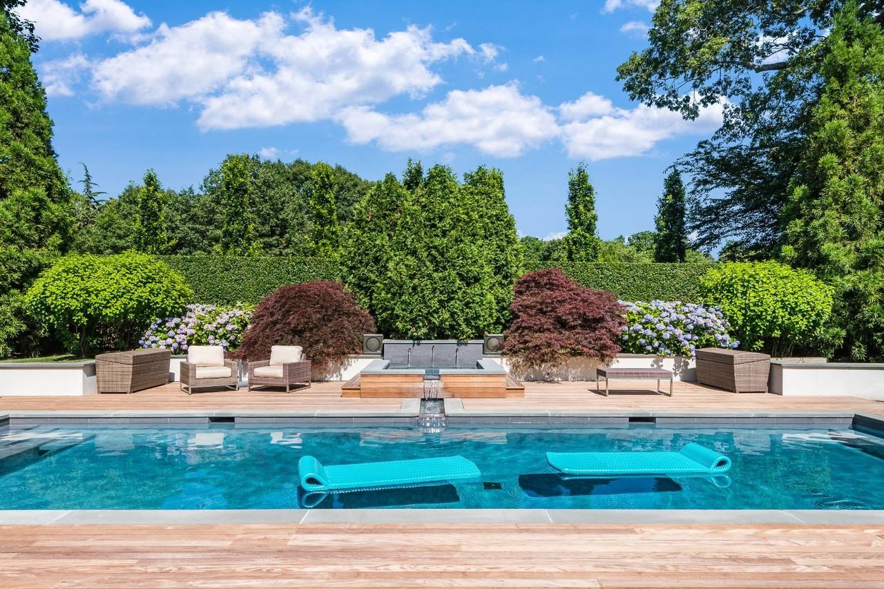 CEDAR COURT - Photo 2 of 15