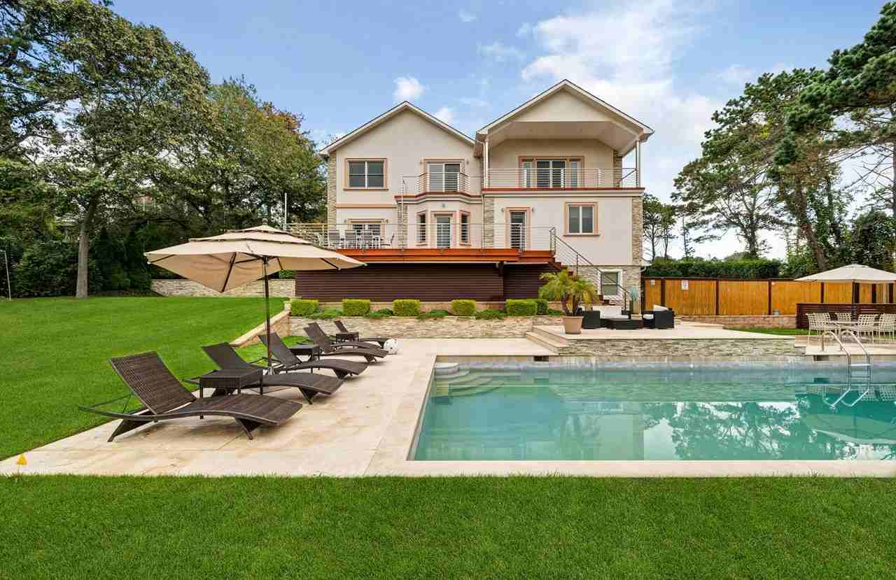 38 Cheviot Rd
