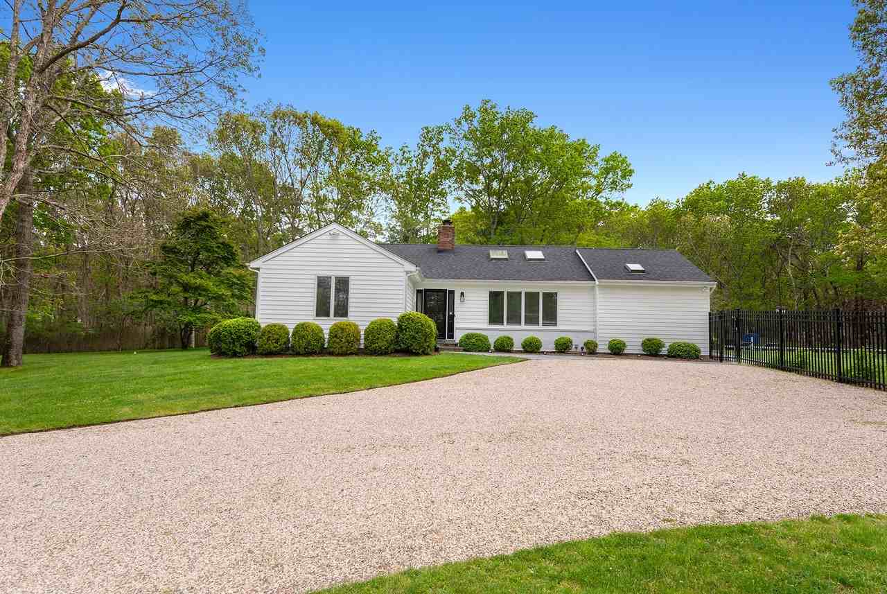541 Wainscott Nw Rd - Photo 3 of 19