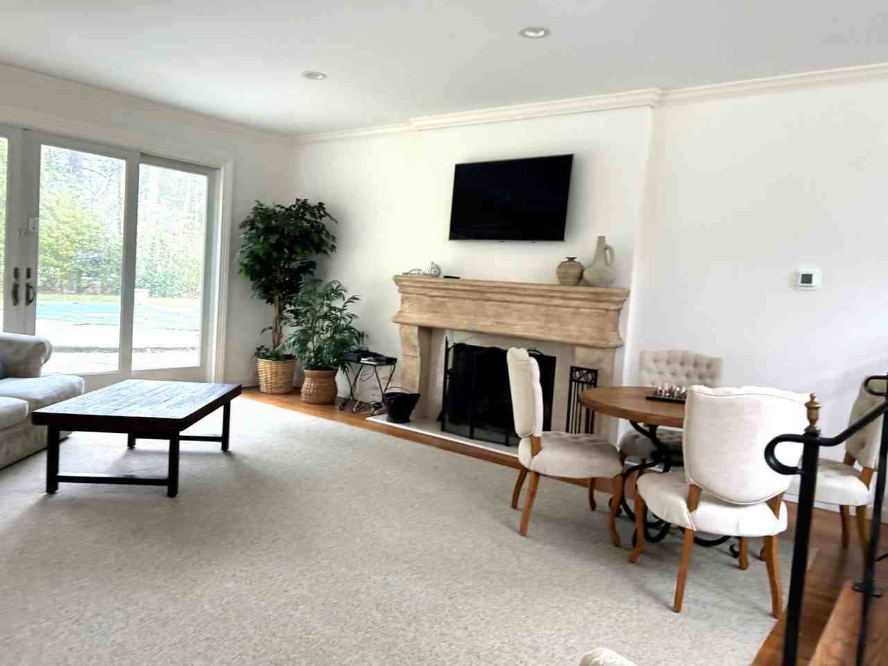 669 Hill St - Photo 4 of 12