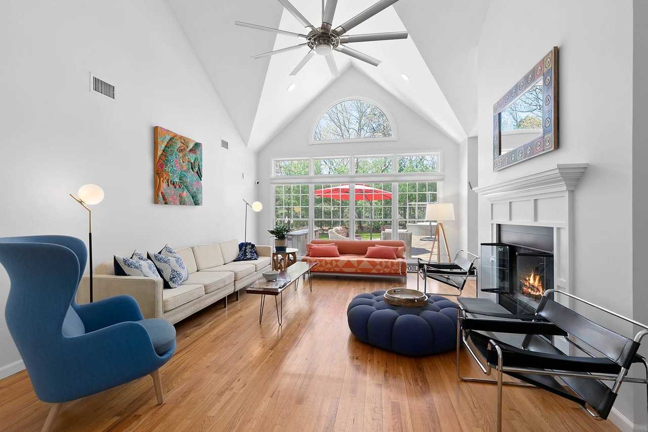 492 492 East Hampton Sag Harbor Turnpike - Photo 4 of 26