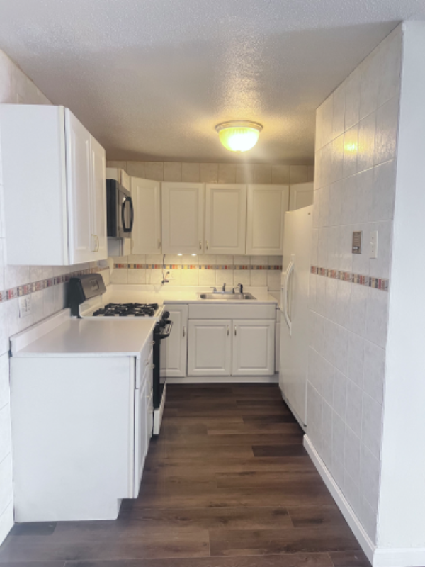 8 Lancelot Ct #13 - Photo 2 of 15