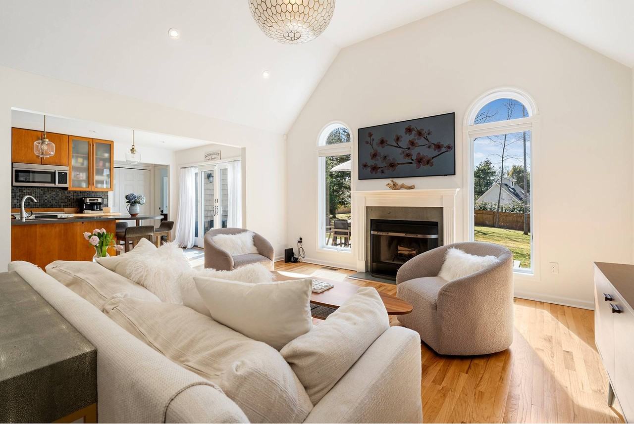 46 Royal St - Photo 3 of 16