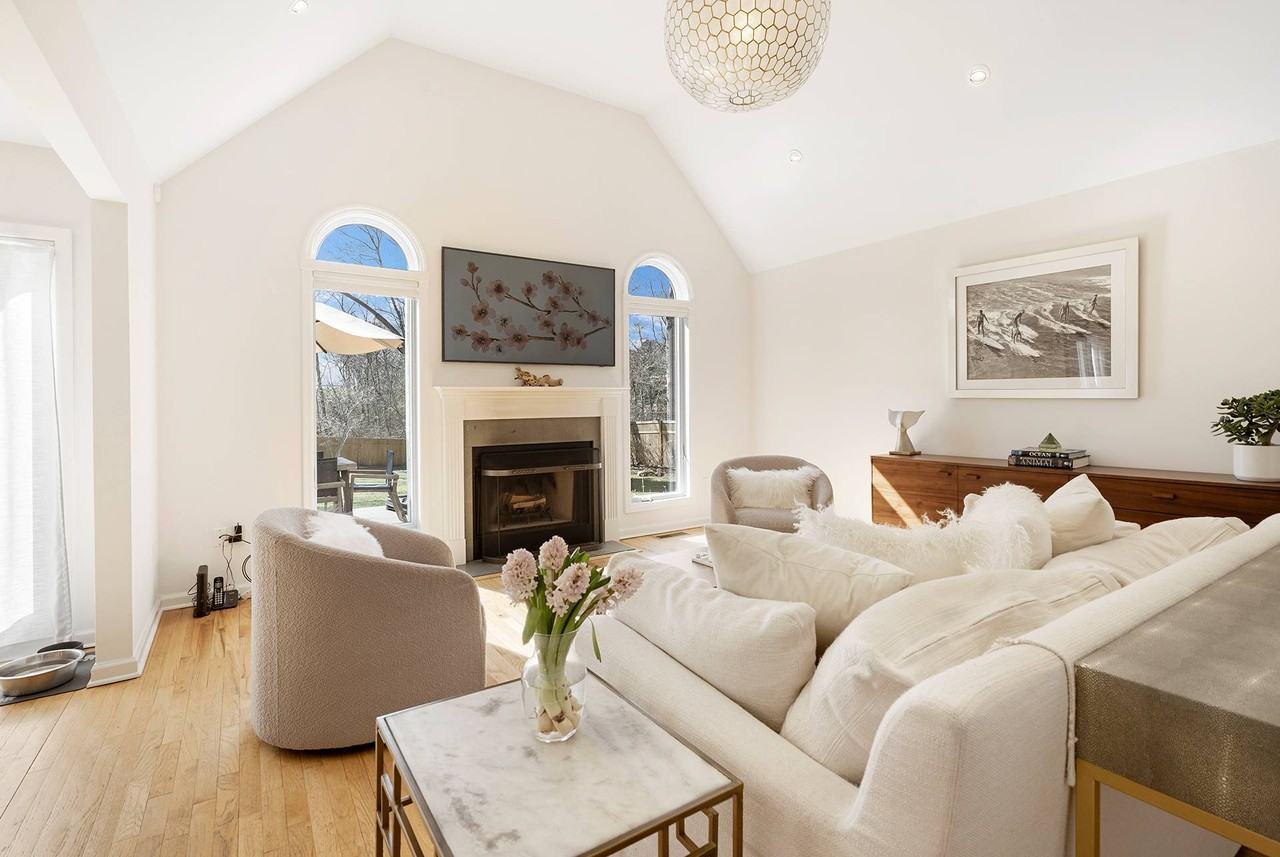 46 Royal St - Photo 4 of 16