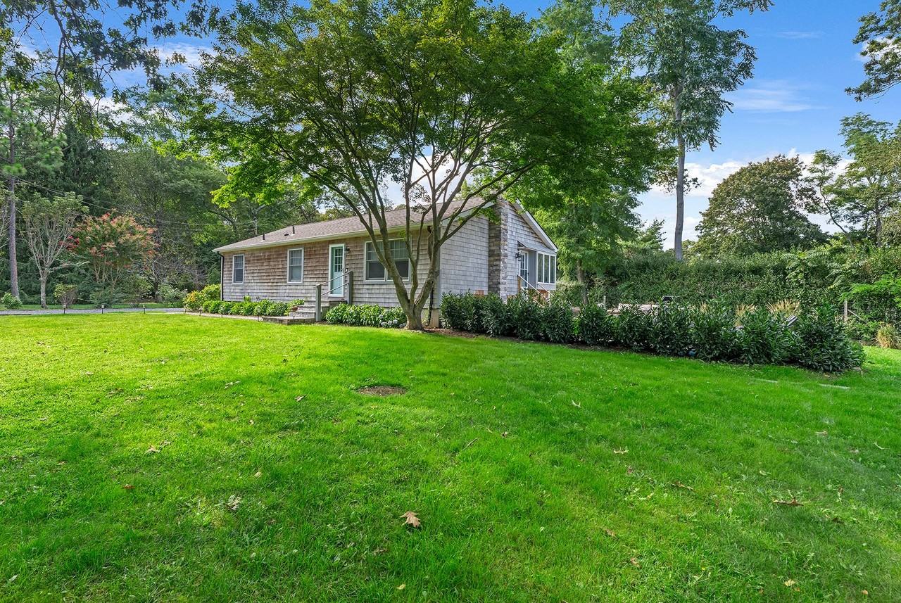 126 Narrow Ln