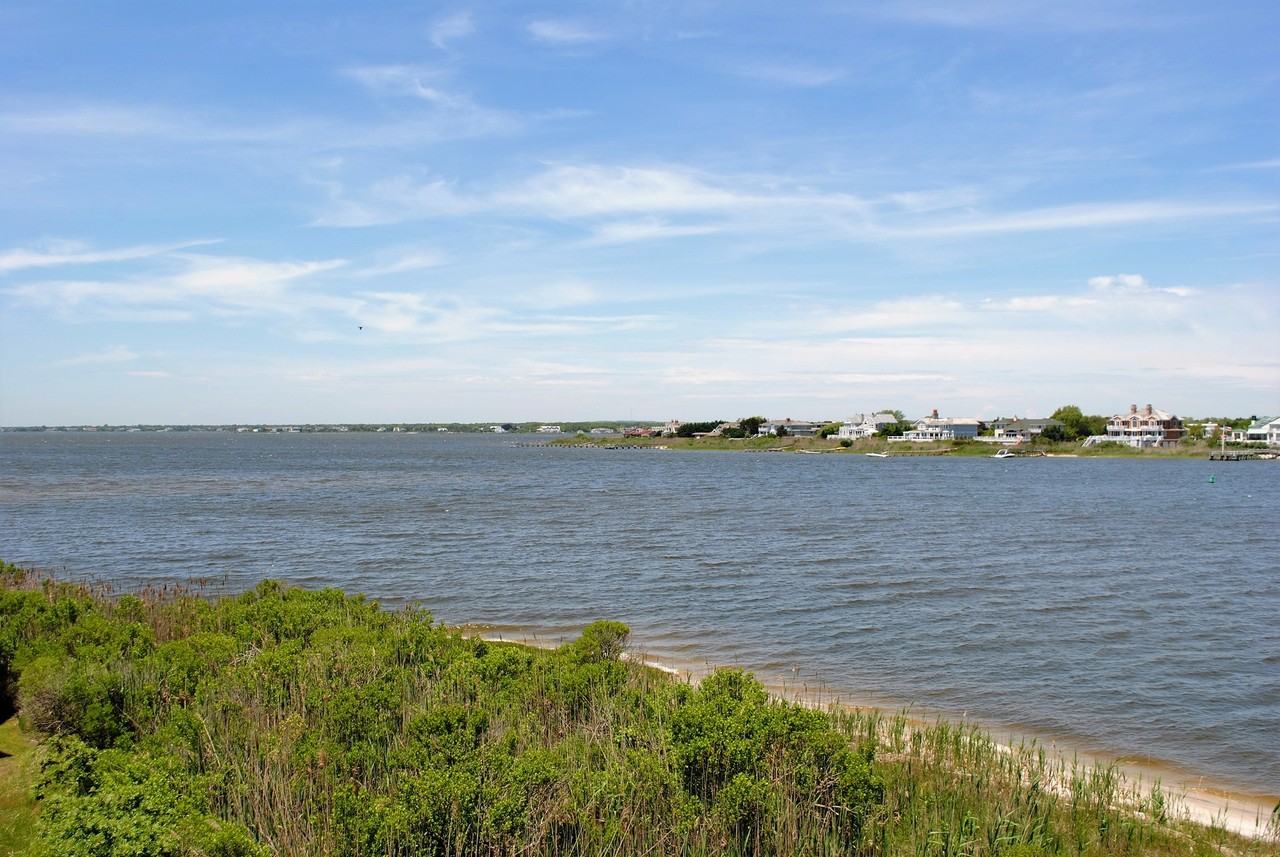 250 Dune Rd - Photo 2 of 22
