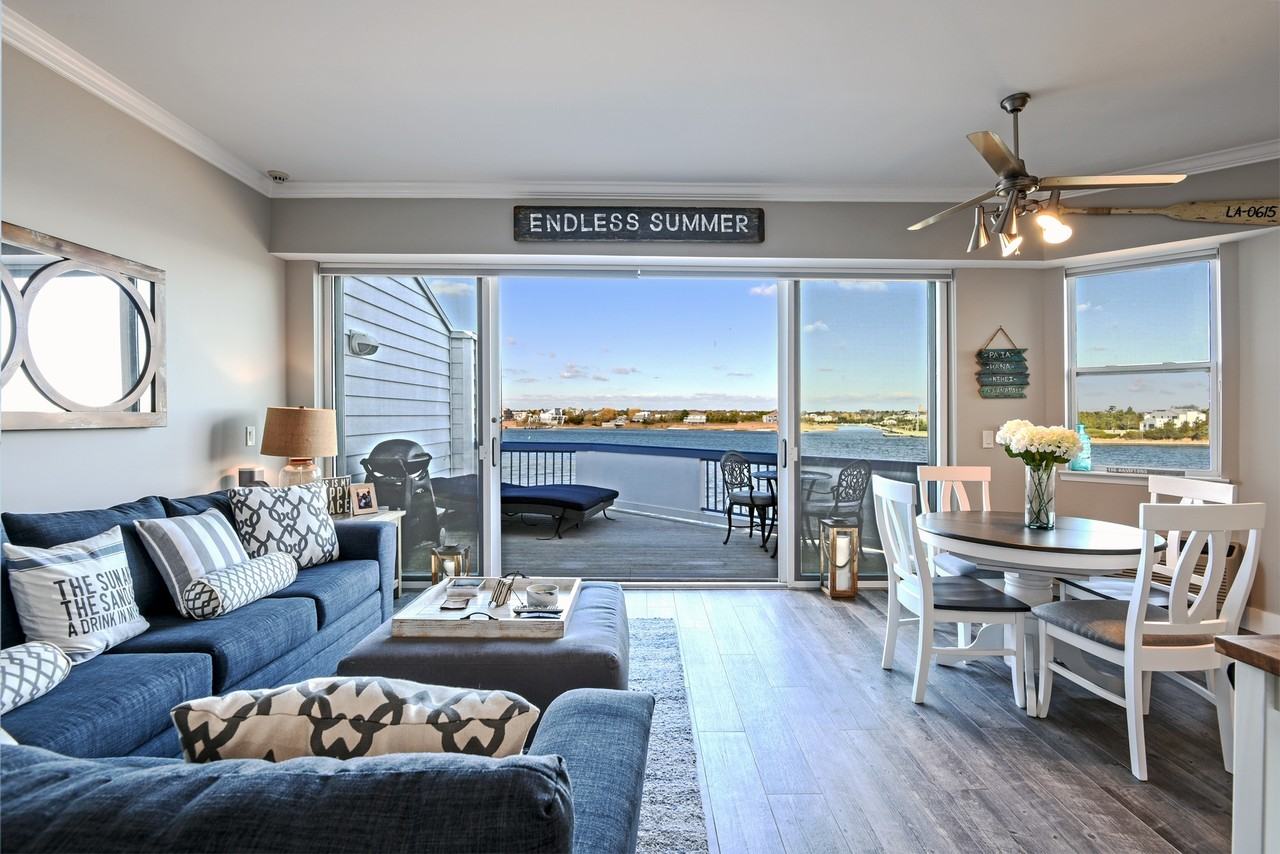 250 Dune Rd - Photo 3 of 22