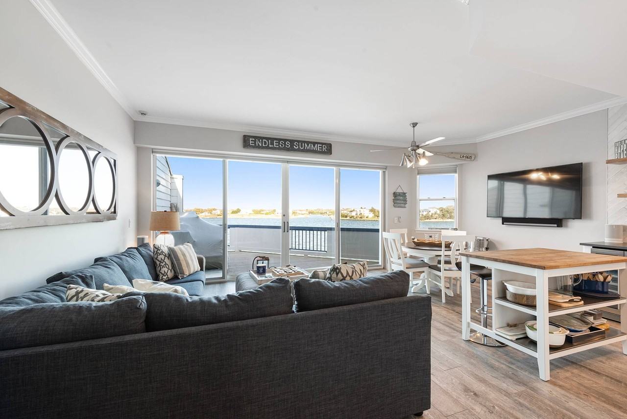 250 Dune Rd - Photo 5 of 22