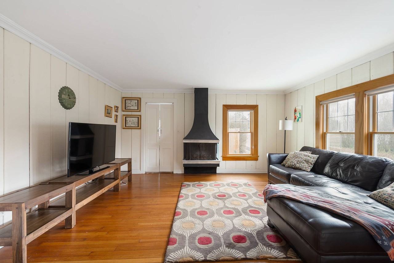 140 N Main St - Photo 3 of 11
