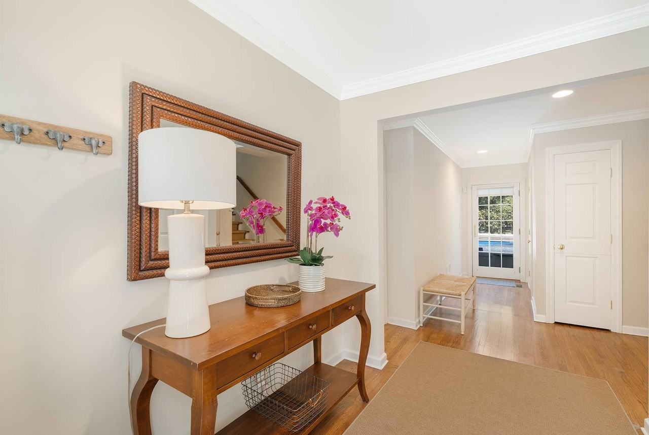 44 Midhampton Ave - Photo 6 of 24