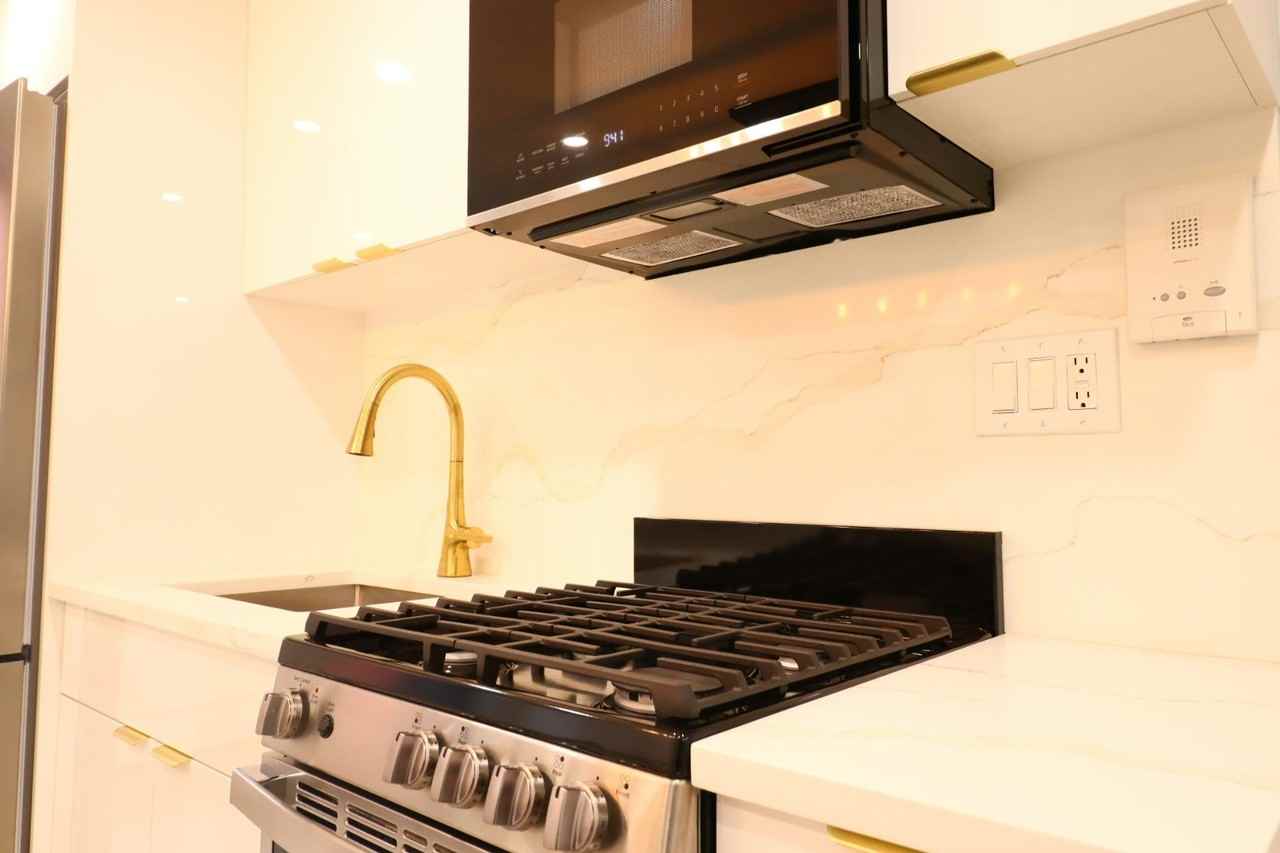 352 W 39th St #3 - Photo 3 of 18