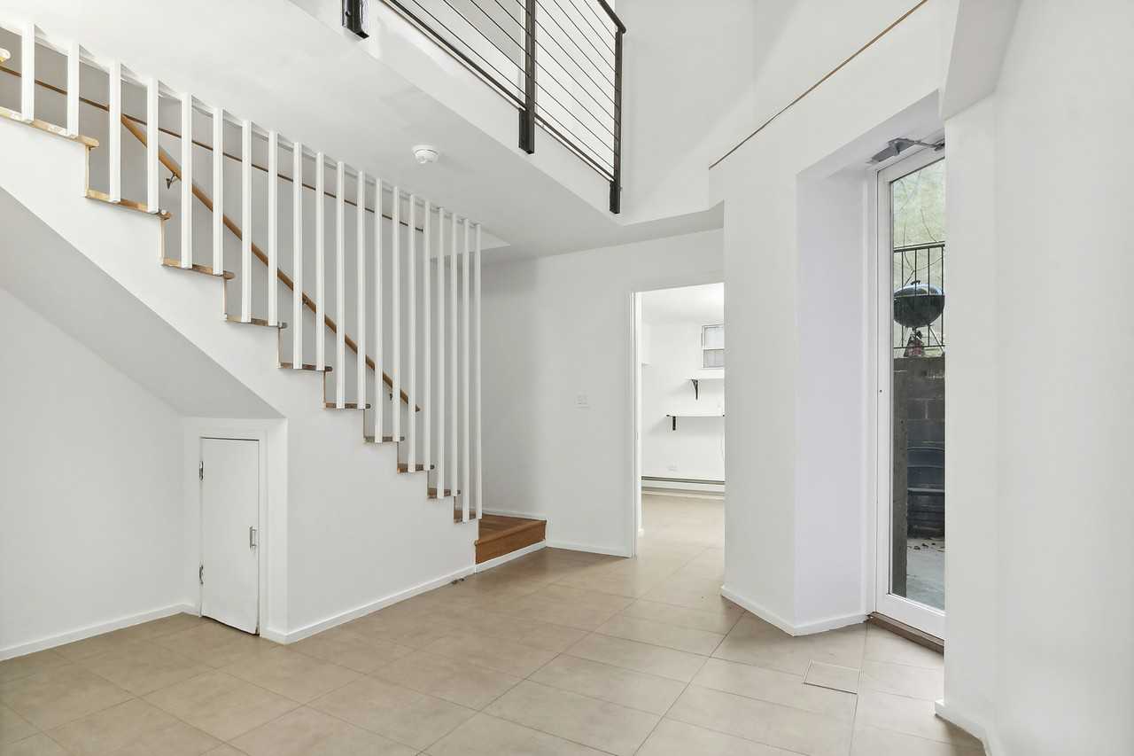 72 Herkimer St #1R - Photo 7 of 12