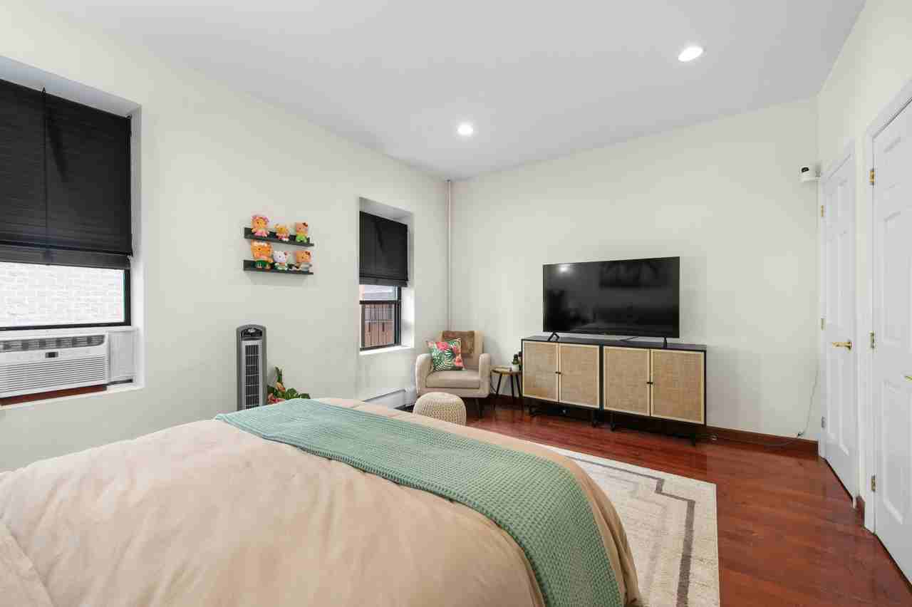 71ST AVENUE/71ST ROAD #301 - Photo 4 of 9