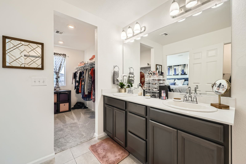 21613 E 59th Pl - Photo 5 of 9