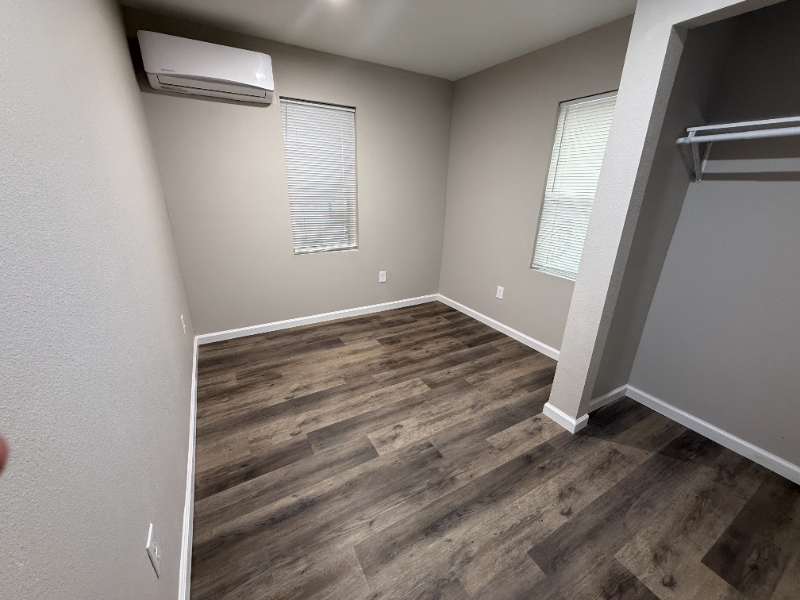 303 E 7th St - Photo 5 of 9