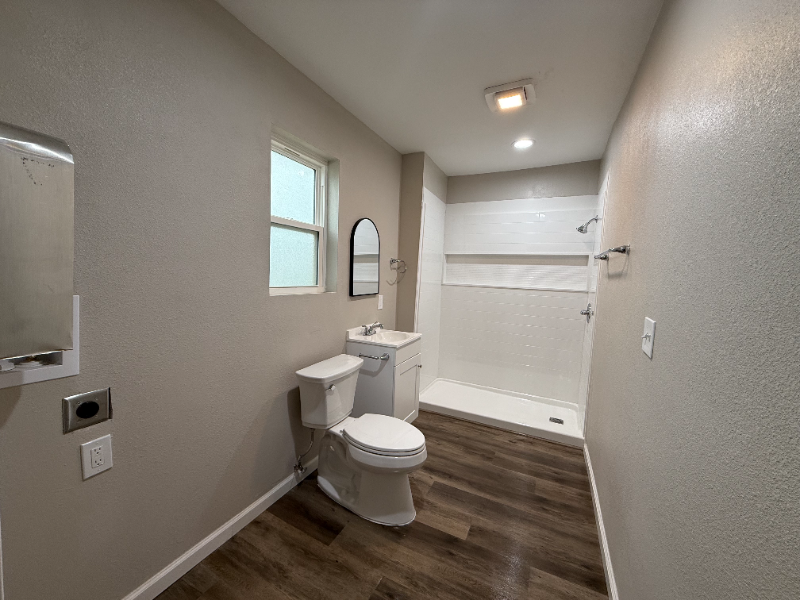 303 E 7th St - Photo 7 of 9