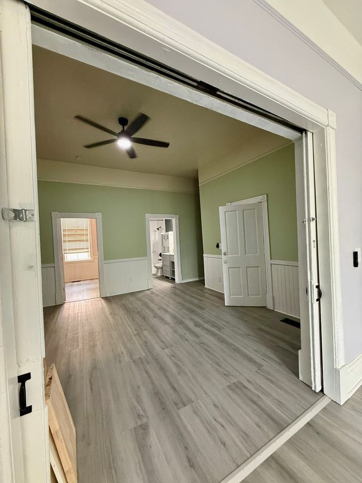 320 W Hall St #A - Photo 5 of 15