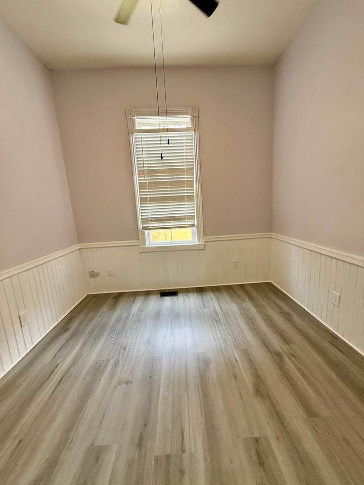 320 W Hall St #A - Photo 6 of 15