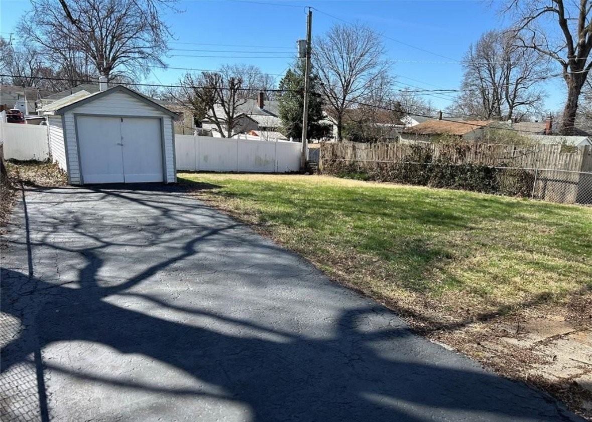 9448 Harold Dr - Photo 3 of 17