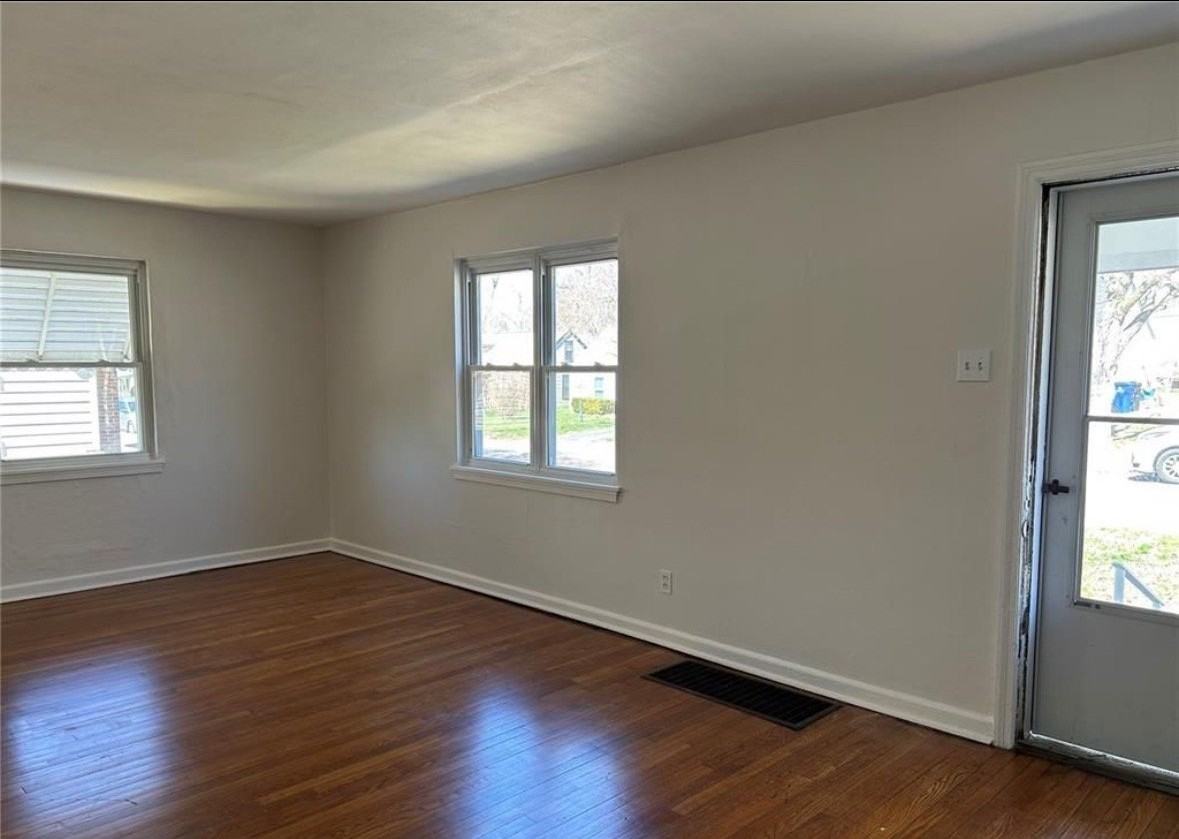 9448 Harold Dr - Photo 5 of 17