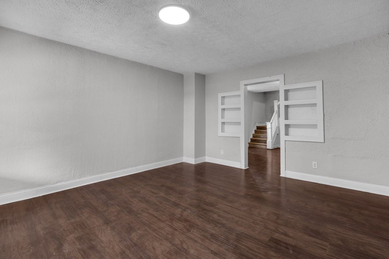 409 N Oakland Ave - Photo 3 of 19