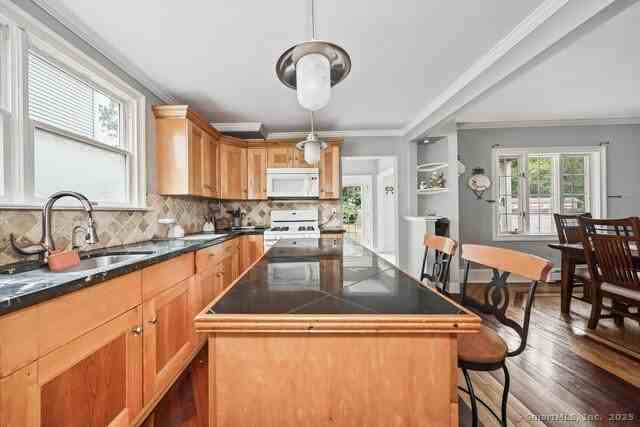 80 Carmel St - Photo 6 of 40