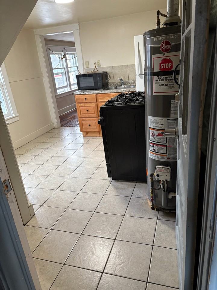 97 Broad Ave #3rdFL - Photo 6 of 18