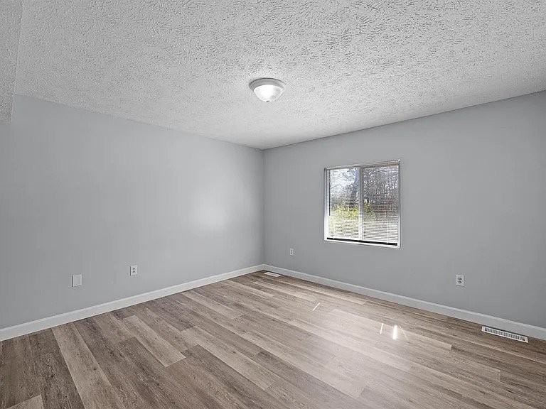 837 Bear Creek Rd - Photo 4 of 16