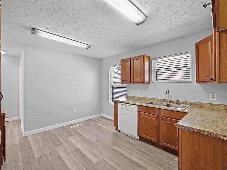 837 Bear Creek Rd - Photo 6 of 16