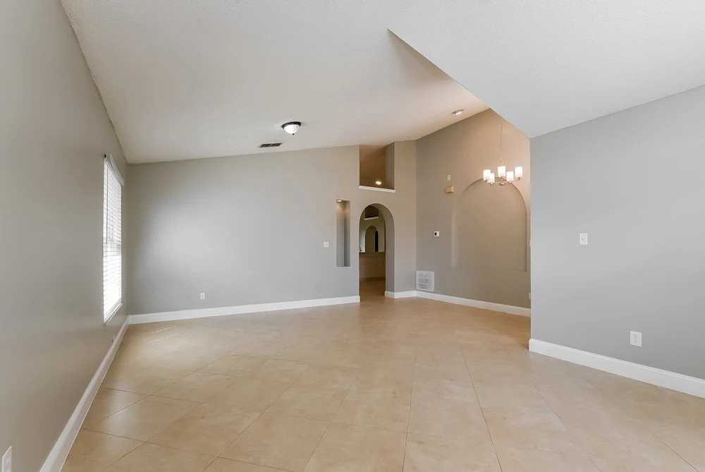 11877 Hatcher Cir - Photo 3 of 10