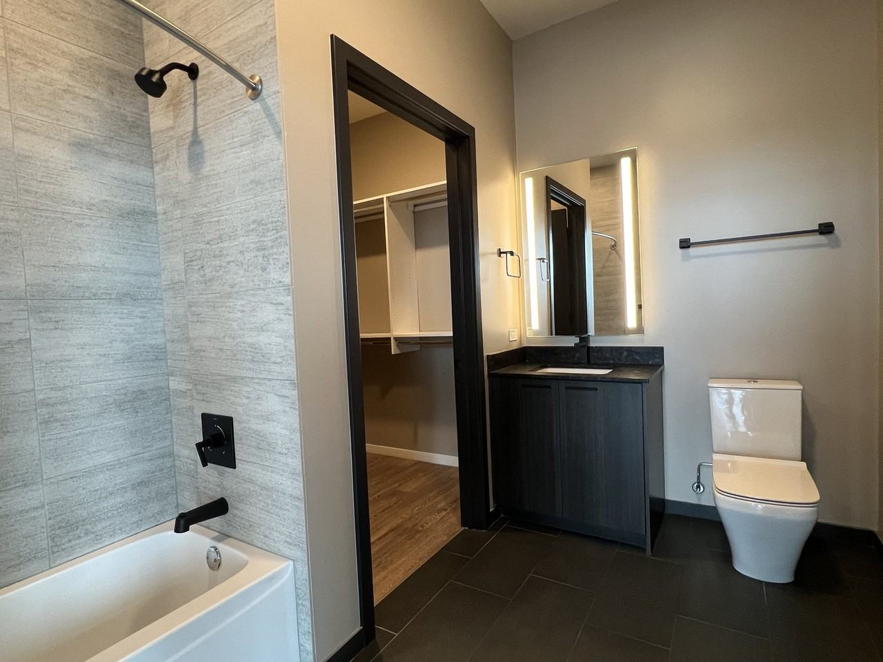 932 W Washington Blvd - Photo 5 of 16