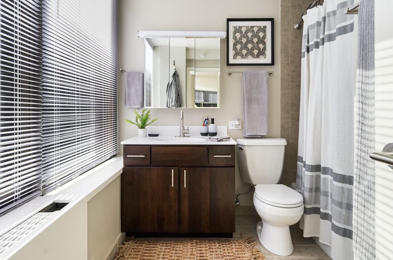 324 E Ontario St - Photo 6 of 13