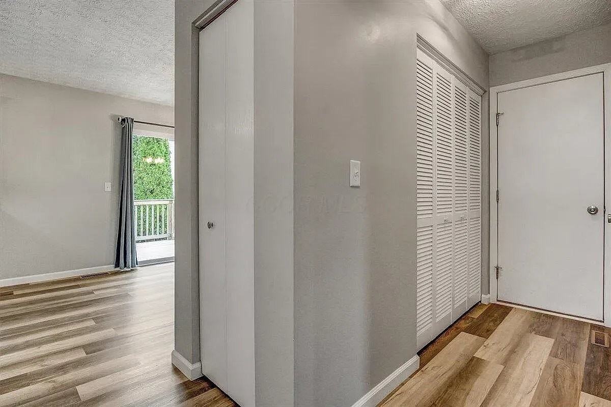 1962 Manley Way - Photo 4 of 20