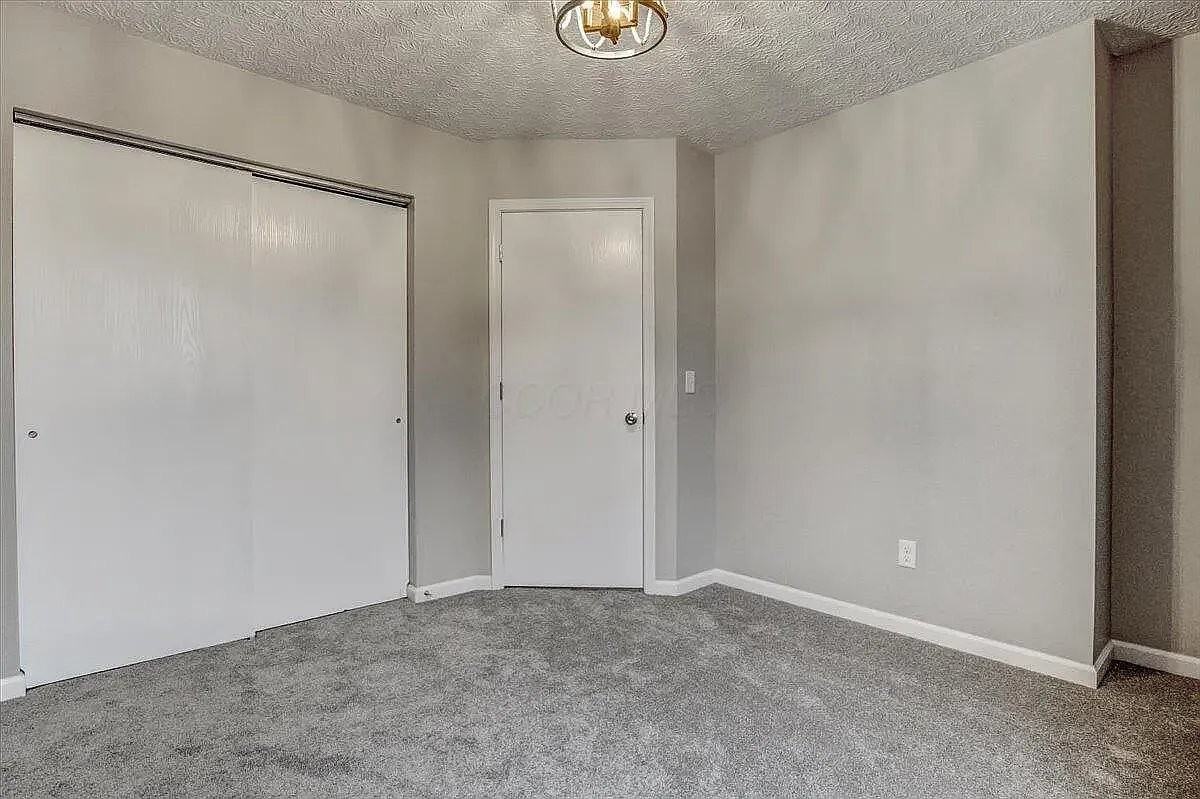 1962 Manley Way - Photo 5 of 20