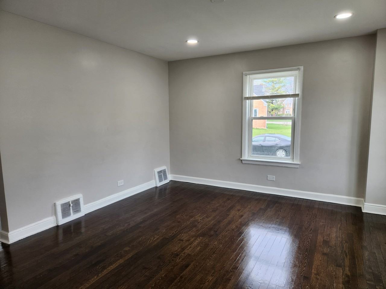 14124 Manor Ave - Photo 5 of 12