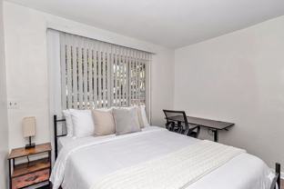 1031 Ne 39th Ct - Photo 1 of 1