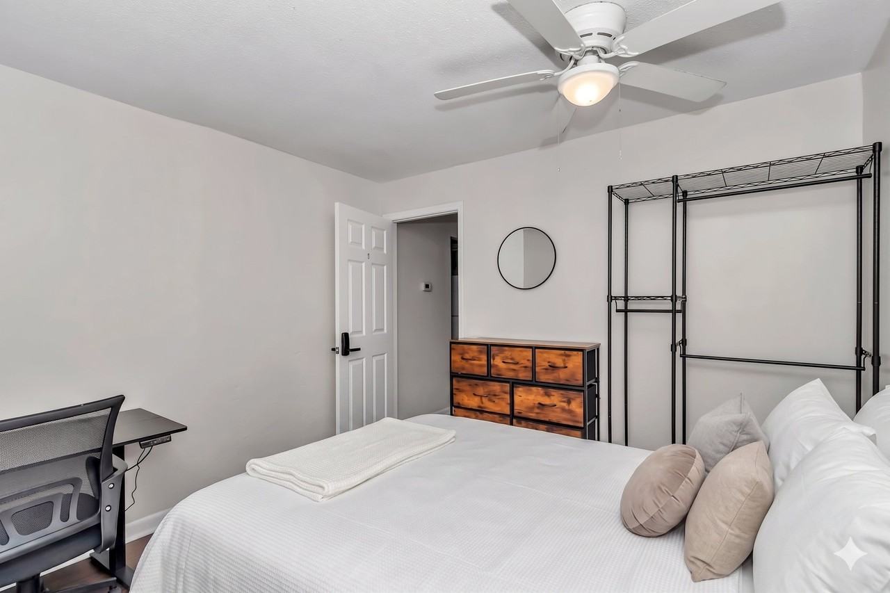 1031 Ne 39th Ct - Photo 3 of 9