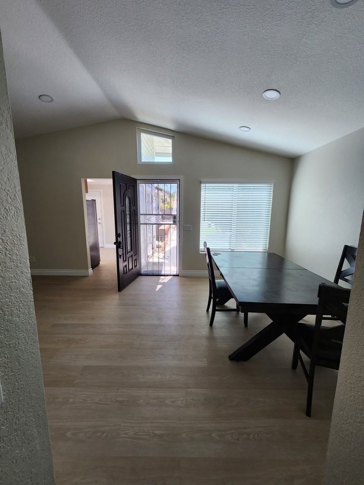 14104 Hillcrest Dr - Photo 3 of 20