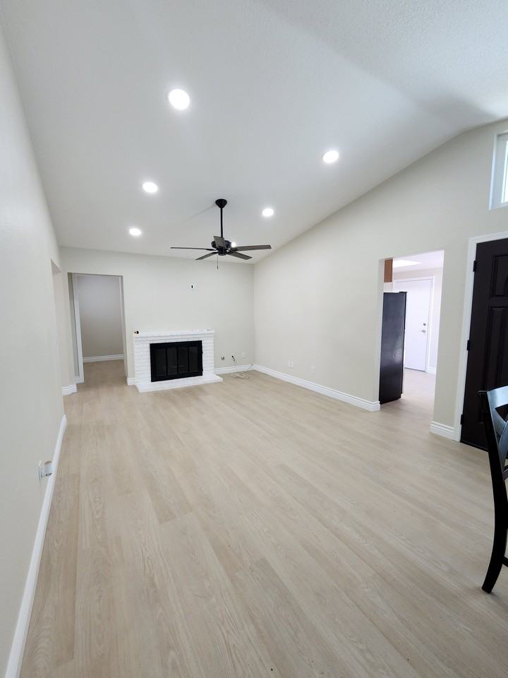 14104 Hillcrest Dr - Photo 4 of 20