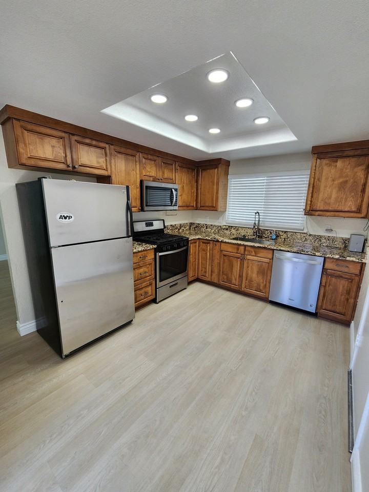 14104 Hillcrest Dr - Photo 5 of 20