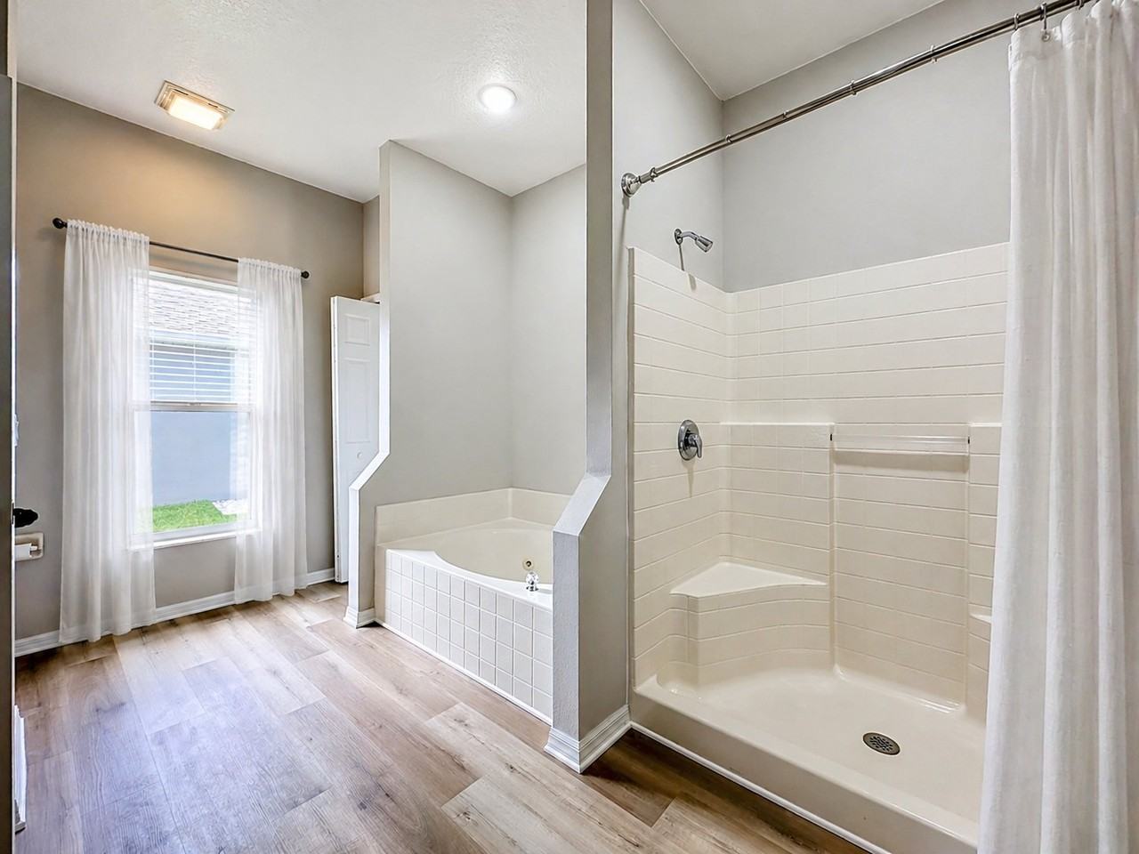 57 Renshaw Dr - Photo 3 of 8