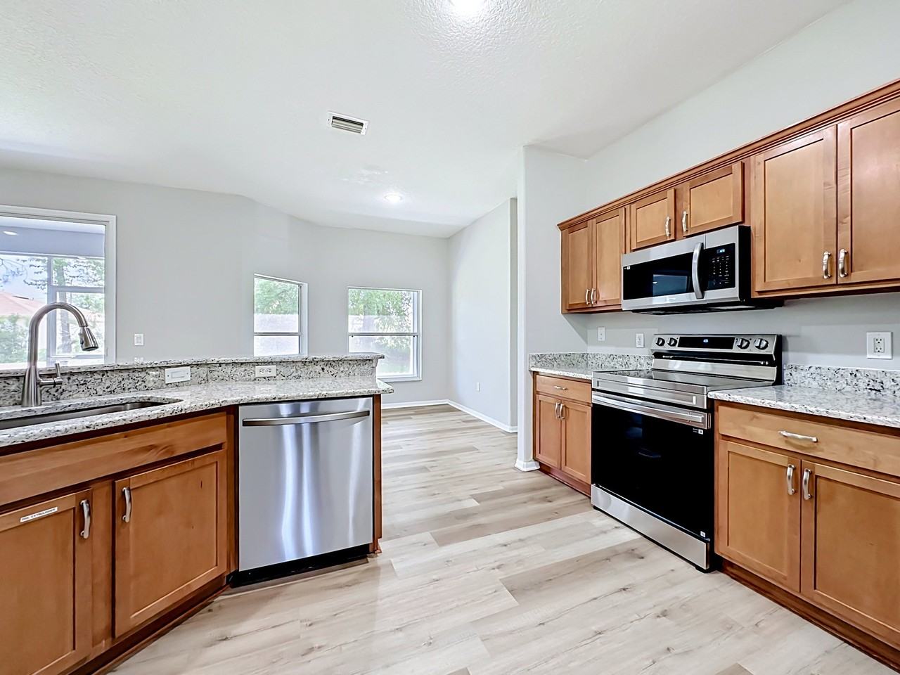 57 Renshaw Dr - Photo 6 of 8