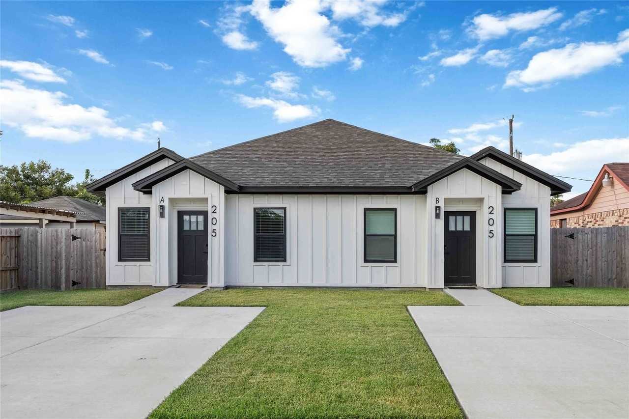 205 Bolden St #A - Photo 2 of 20