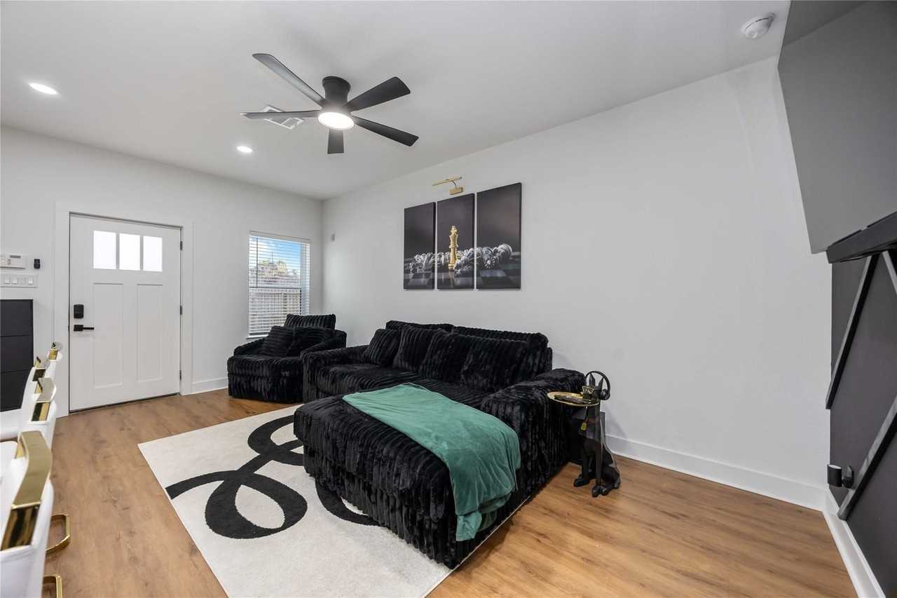 205 Bolden St #A - Photo 3 of 20